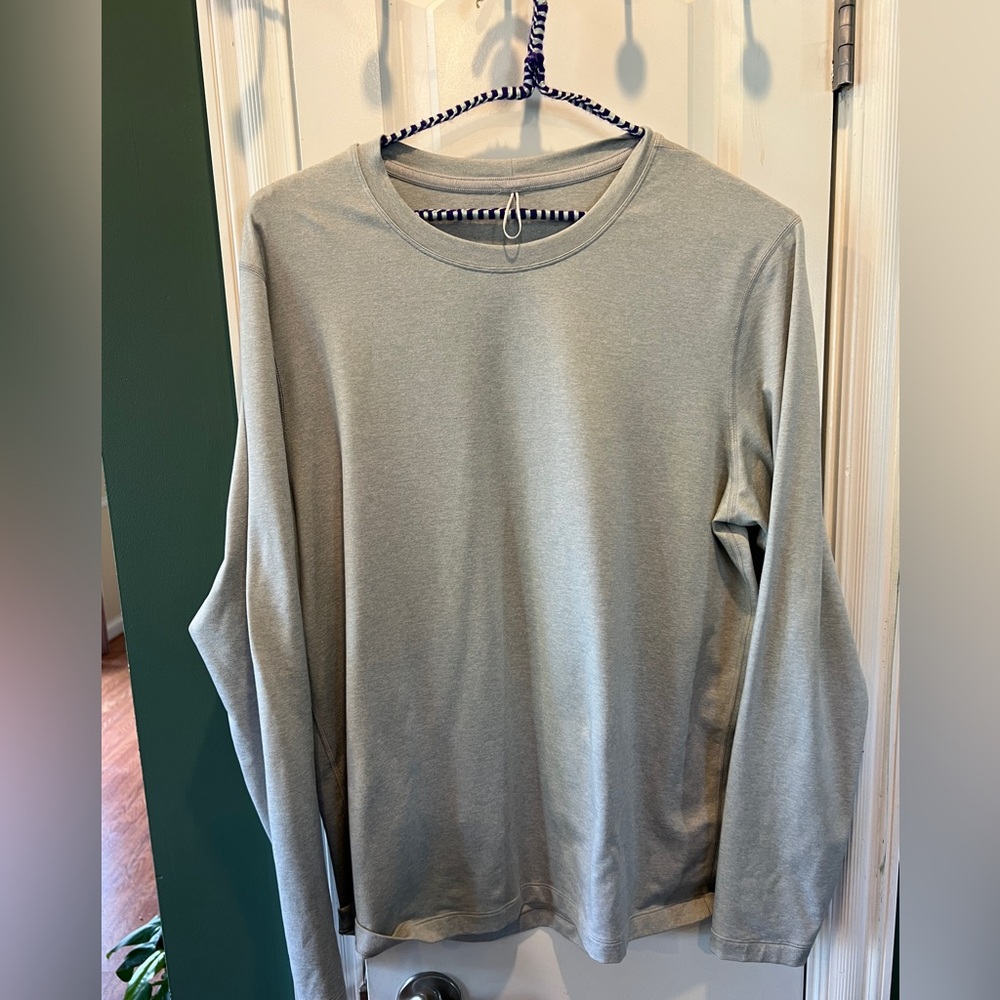 Lululemon workout long sleeve.